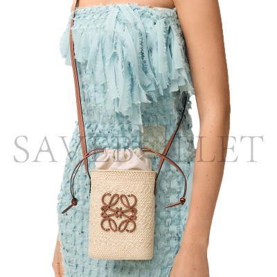 LOEWE SQUARE POCKET IN IRACA PALM AND CALFSKIN C630G35X05 (22.5*15*6cm)